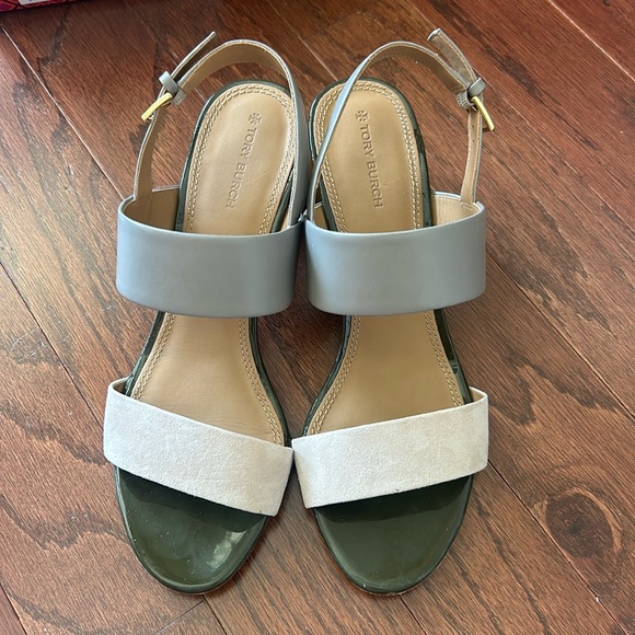 Tory Burch Size 9.5 55mm Gigi Gray Heron/Light Taupe Sandals 57224 - Picture 3 of 7